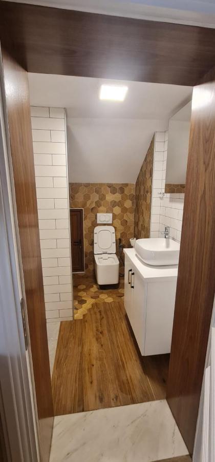Hotel Bujtina Gjyshi Ilo Tushemisht Zewnętrze zdjęcie