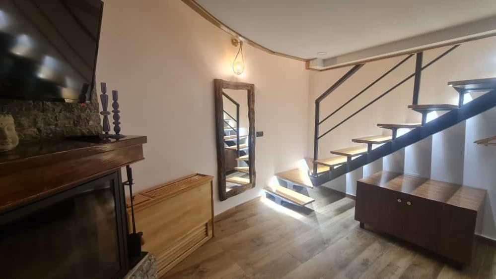 Hotel Bujtina Gjyshi Ilo Tushemisht Zewnętrze zdjęcie