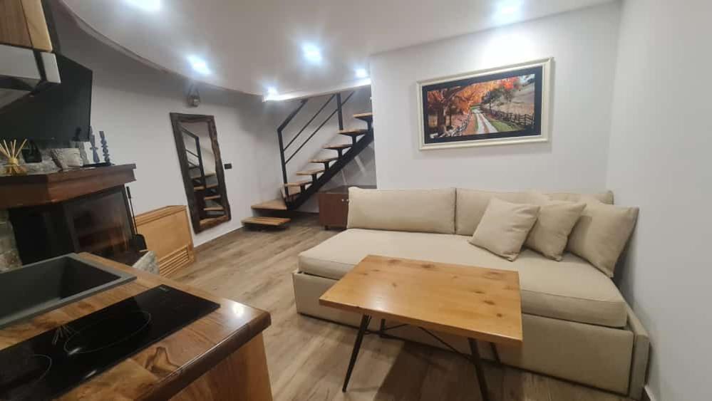 Hotel Bujtina Gjyshi Ilo Tushemisht Zewnętrze zdjęcie